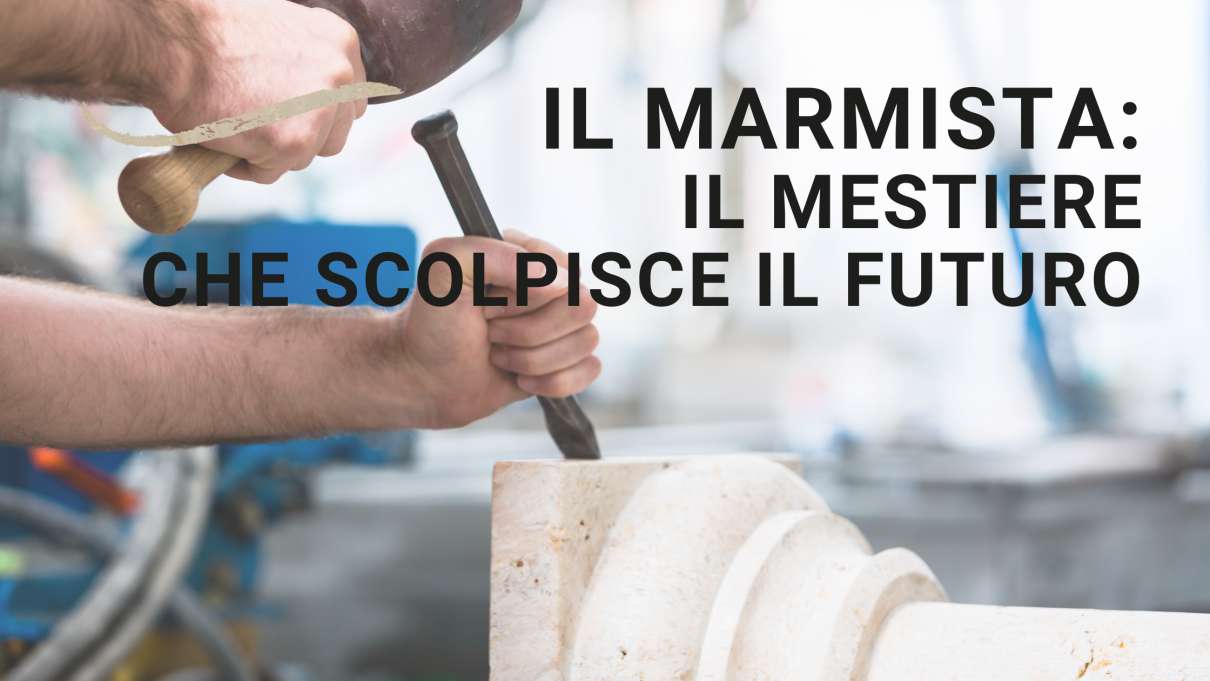 Dettaglio su marmista che lavora a mano una colonna in pietra naturale